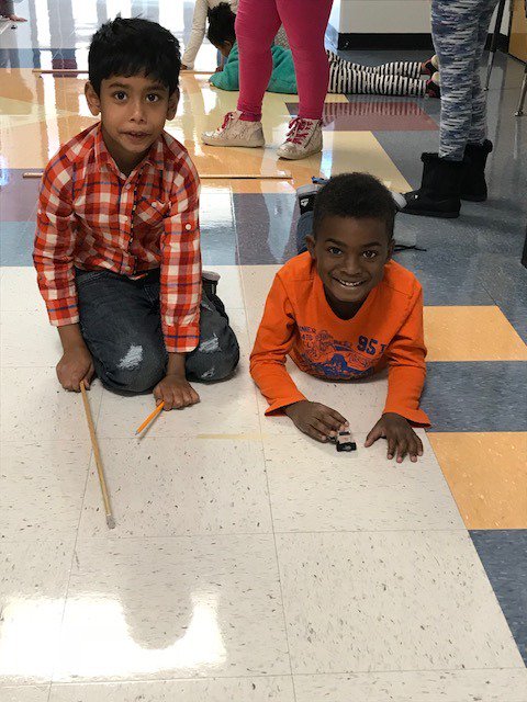 cub_hses's tweet image. #HotwheelsScience   #ForceAndMotionFun       🚗🏎️🚓📏✏️

#HSEmakeyourmark   @HembreeSprings