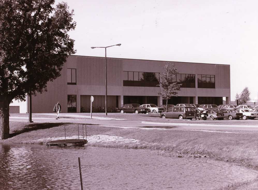 SLC_Alumni's tweet photo. Today's #ThrowbackThursday is of the #Brockville campus in the 1970's and a group pic of the Pre-Service Fire students in #2000something. #TBT #rememberwhen #ProudTobeSLC #SLC_Archives #SLC_Alumni @whatsinsideslc https://t.co/QzOlYYS5VY