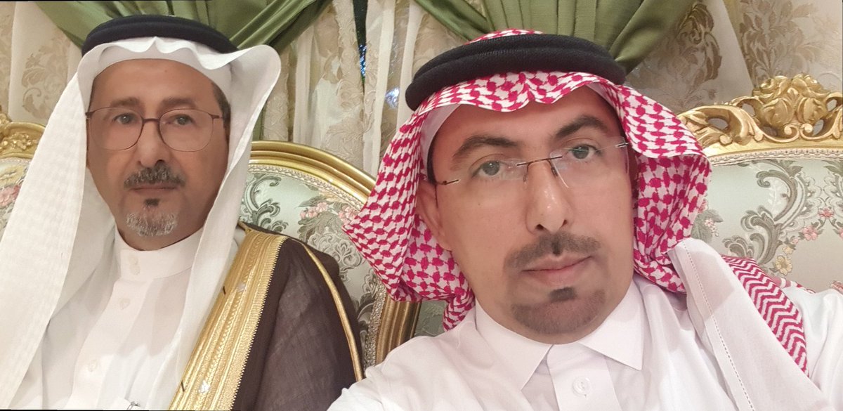 مع الشيخ عبده القوزي عند لقاء الأمير خالد الفيصل مع الإعلاميين والمثقفين أثناء زيارته القنفذة بدعوة من العلاقات العامة بأمارة مكة