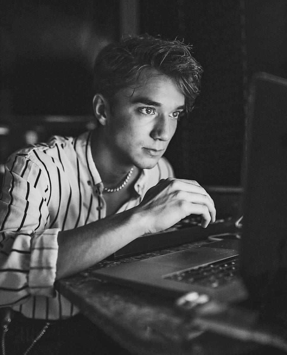 limelightdjs's tweet photo. OKAY DANIEL JAMES SEAVEY WHO GAVE U THE PERMISSION  TO ATTACK ME LIKE THAT https://t.co/0x5lgQ07w0