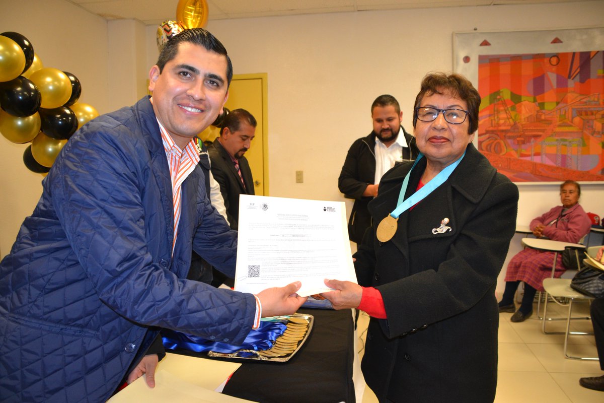 IZEA_Zac's tweet photo. El #IZEA otorgó reconocimiento #CONEVyT al Hospital General #Fresnillo, como Institución comprometida con la #educación de sus trabajadores y se entregaron certificados de primaria y secundaria, dentro del programa "Sigamos Aprendiendo en el Hospital" #TrabajemosUnidos https://t.co/pRGQAHQoCV