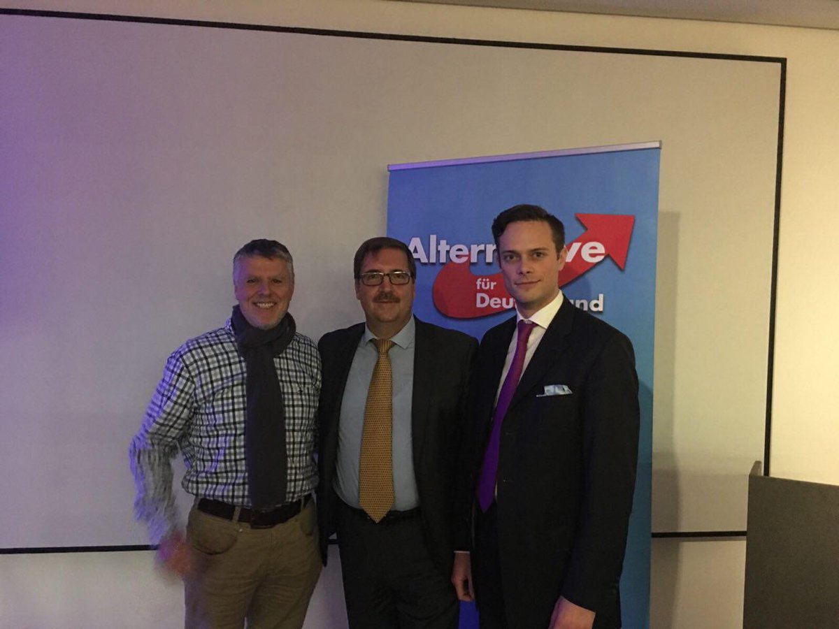 +++ Weihnachtsempfang des KV Aachen-Stadt +++
Am gestrigen Abend lud der KV Aachen-Stadt der <a href="/AfD/">AfD</a> zu einem Weihnachtsempfang im Centre Charlemagne. Vorträge von AfD-MdB Martin Hegner (Migrationspakt) und KV-Vorsitzendem <a href="/markus_mohr/">Markus Mohr</a> (Ratsarbeit), anschließend Einzeldiskussionen.
