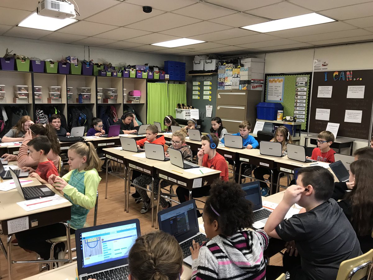 lromph's tweet photo. Participating in Hour of Code in fifth grade! Students engaged and having fun! #BrunswickPRIDE https://t.co/xwwt0m2Yh3
