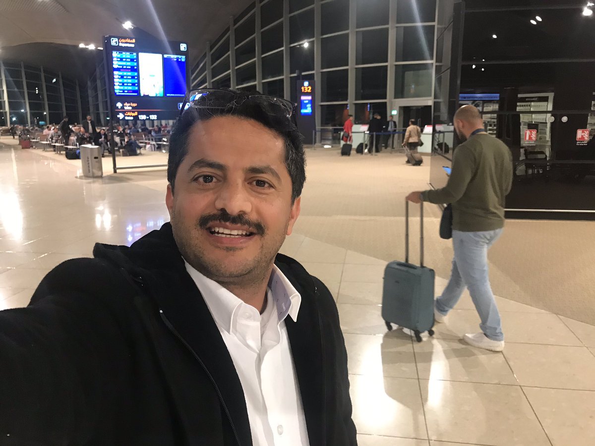 كنت على وشك ركوب طائرة لـ #تل_أبيب بالغلط من مطار عمان؛ لولا احد المضيفين قال: ييه يا خبير اينك ساير؟؛ ورجعني على وجهتي الصحيحة 😂😂.
قلت بيني وبين نفسي كانت فرصة نلقى عمنا #نتنياهو مثلما فعل #السلطان_قابوس ونستلم المرتب ونرجع؛ قد أسمنا ماسونيين عند #الحوثيين 😂😂.