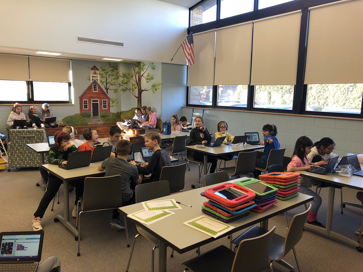 VickieAntonsen's tweet photo. Laughing, dancing, problem solving, collaborating, coding @CourtneyLHarvey #HourofCode @kaxelson101 @EganFourth  #WSD101 #FieldPark https://t.co/5bj0iJuRvA