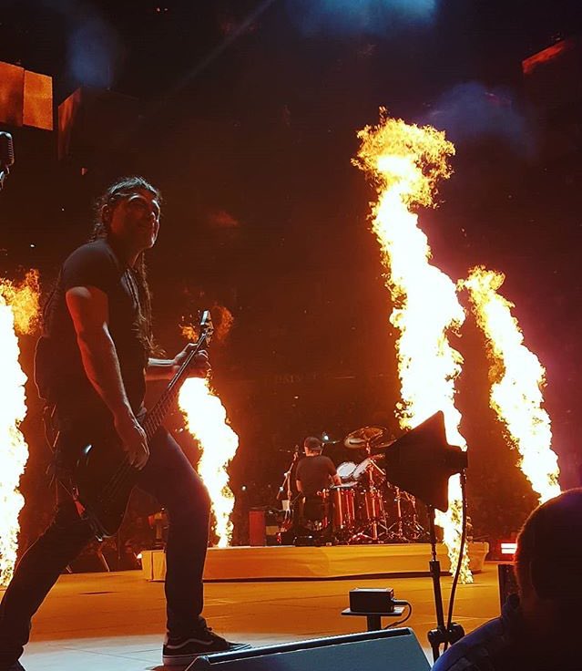 DarkSanti97's tweet photo. Imรกgenes de lo mejor que dejรณ la presentaciรณn de la banda ayer en Portland. #MetInPortland #Worldwired #MetallicaRules ๐๐ป๐๐ป๐๐โ๐ป๏ธ๐ฅ๐๐ป๐ฅ https://t.co/hdCXAm8hE3