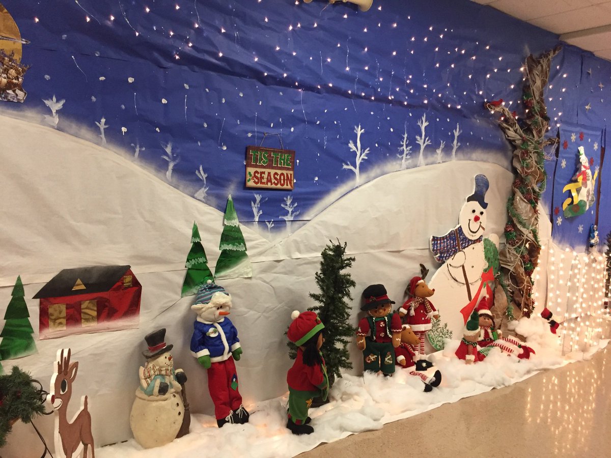 MISTpgcps's tweet photo. ‘Tis  the Season at Glassmanor Elementary https://t.co/05hys2susd