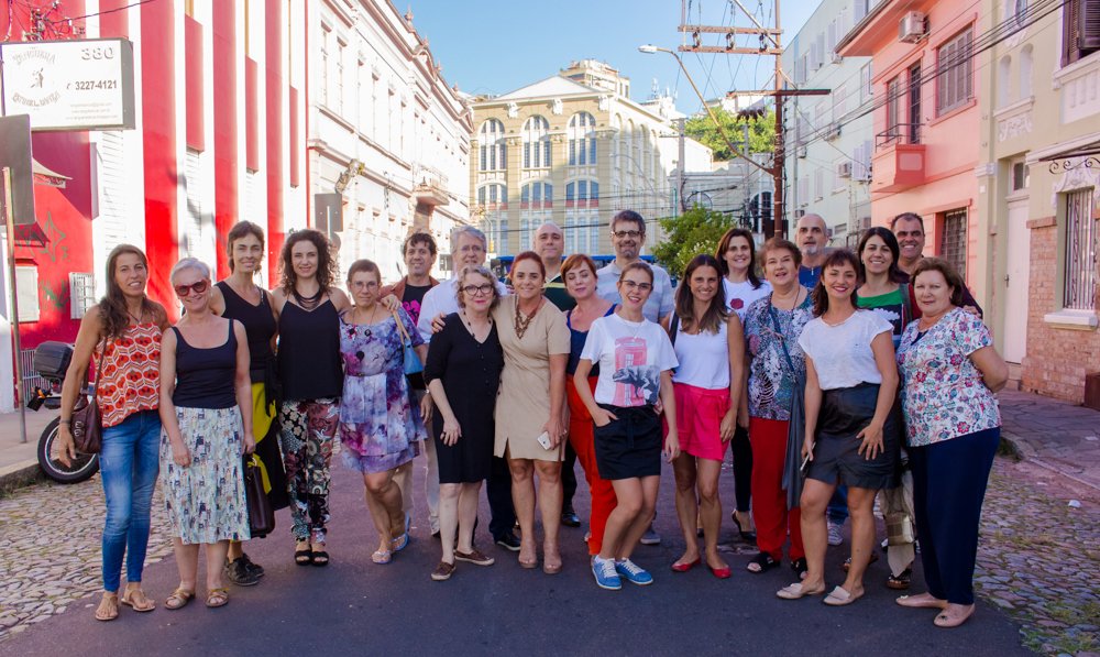 🧐Já pensou um espaço que abriga e incentiva cerca de 100 iniciativas culturais? Essa é a proposta do Projeto Distrito C que, desde 2013, reúne uma rede de 250 artistas e empreendedores. Por lá, valoriza, divulga e promove a #economiacriativa. Confira:bit.ly/2QCOnkR