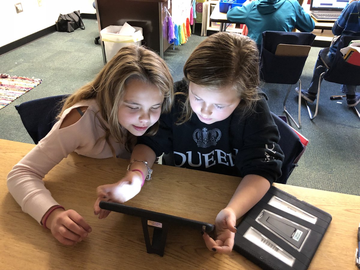 AkronElem's tweet image. 4th grade loving Hour of Code activity! @GoMounts #hour_of_code