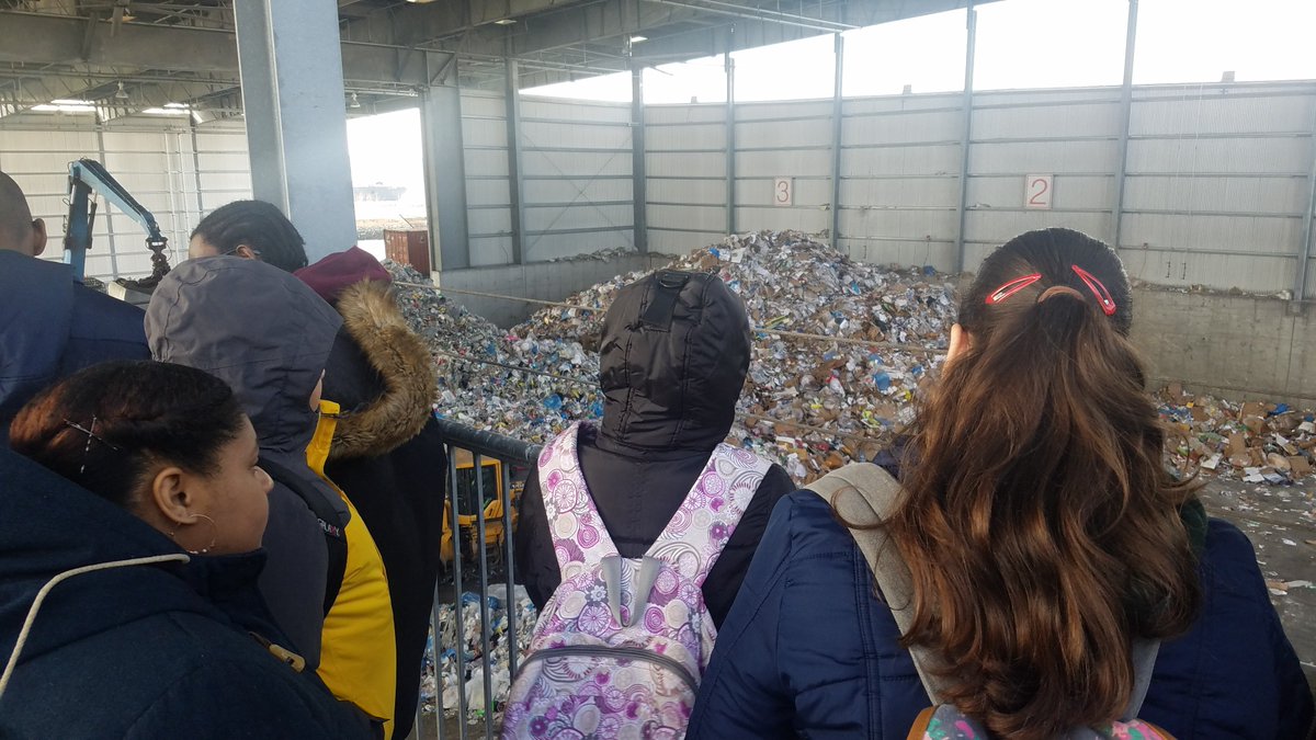 EMS562's tweet photo. Green Team students visited @SimsMuni today to see how NYC recycles! https://t.co/6v7ZJlQOxc