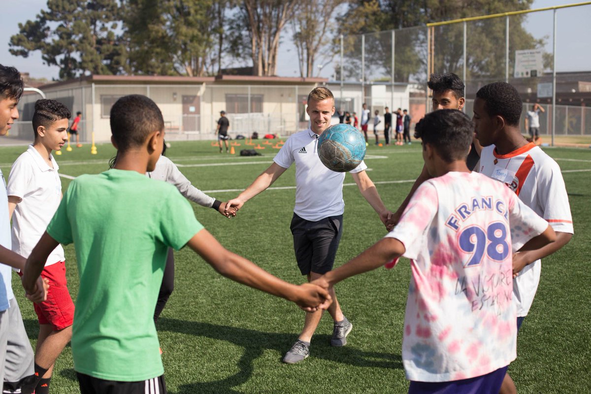 MLSPA's tweet photo. "I was blown away by the kids' enthusiasm, the way they encouraged each other and how they worked together as a team." @tomthom11 spent the day with @soccerwoborders and saw firsthand the positive impact the program is having on kids' lives. More: https://t.co/UgFyjdVJCZ https://t.co/9WFxsONWDa