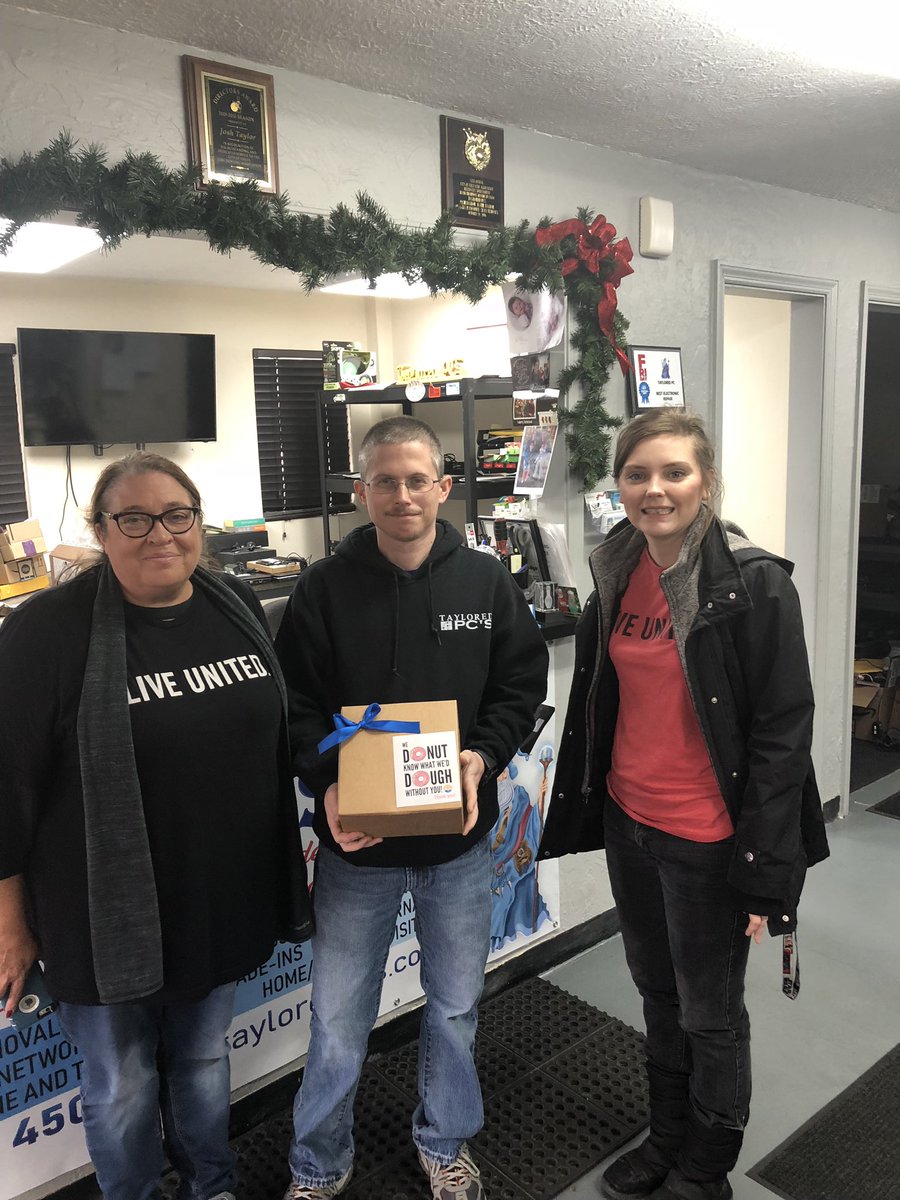 unitedwayhoco's tweet photo. Thank you #HandyHardware for #doughnating to the #UWCampaign18
We donut know what weโd dough without you! #CampaignBlitz #ThankYou ๐ฉโฃ๏ธ https://t.co/p4yY7OWOMi