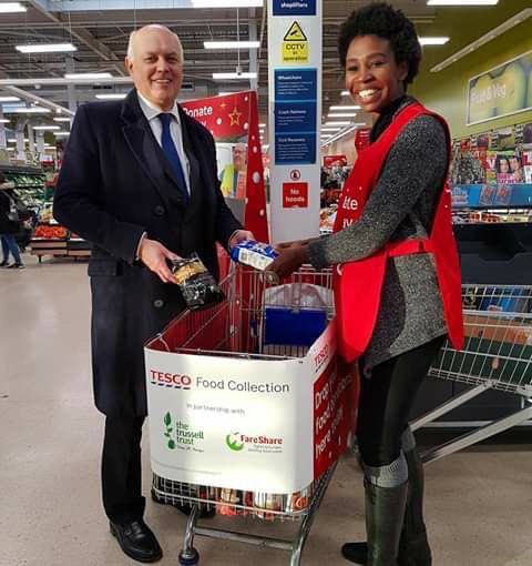 This photo makes me physically sick.

This very man is the architect of #UniversalCredit which is  hammering the poor &amp; vulnerable in society!

The sheer audacity - the flaming nerve! 😱

#ToriesSmilingAtFoodbanks