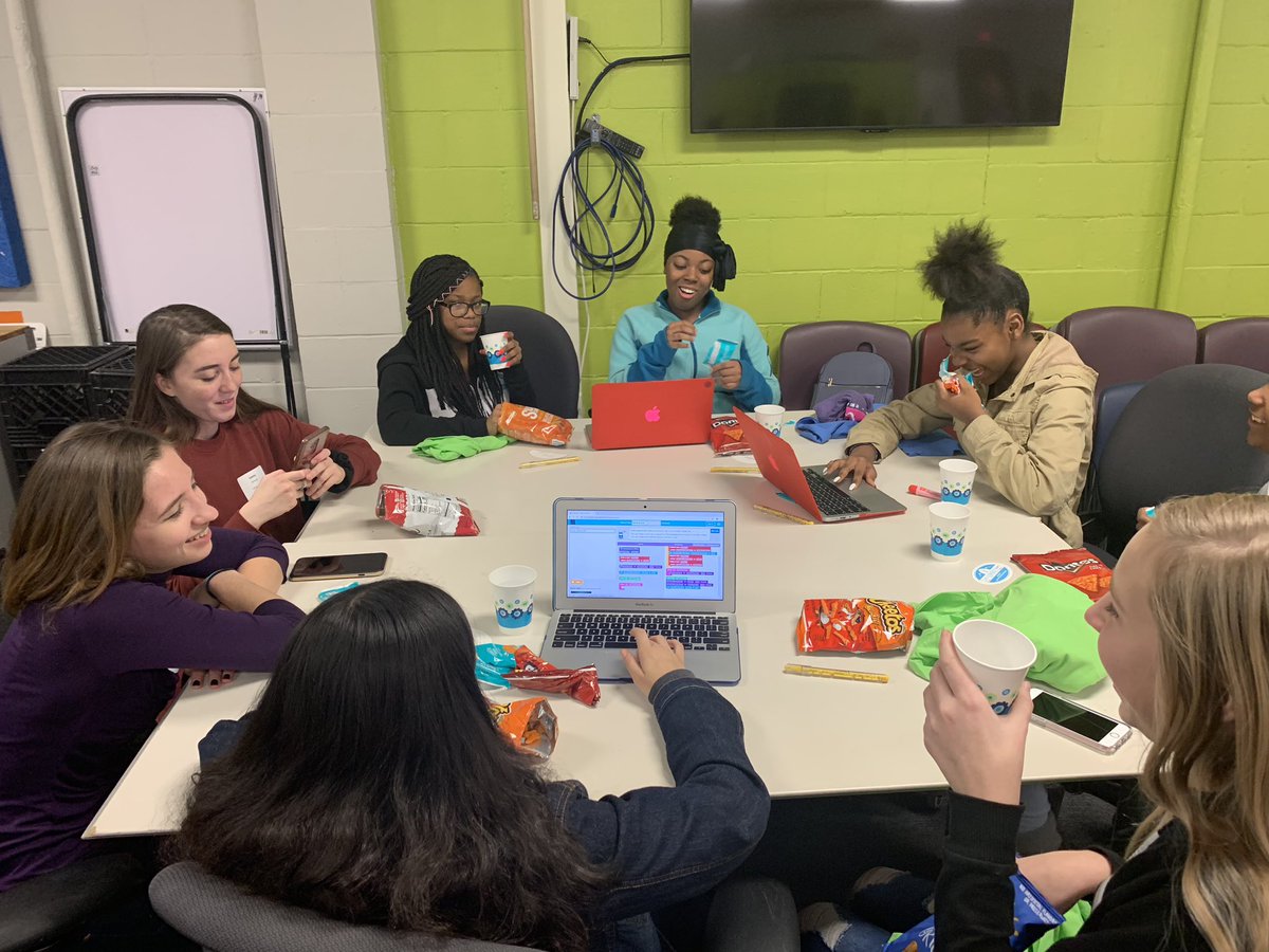 twatsontech's tweet photo. GMS Girls Coding with Women Experts in the Computer Science Field!  #WeAreGrandview #GMSHOC18 #GirlsInTechKC https://t.co/cKKQ0kgqdu