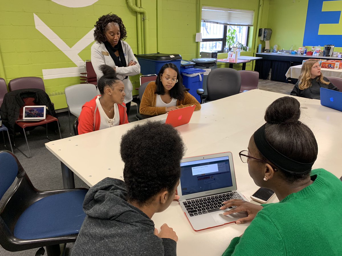 twatsontech's tweet photo. GMS Girls Coding with Women Experts in the Computer Science Field!  #WeAreGrandview #GMSHOC18 #GirlsInTechKC https://t.co/cKKQ0kgqdu
