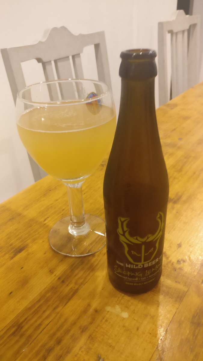 ThatNikTaylor's tweet photo. "Tastes like trouble," says the missus. She likes it. Me too. #xmascheers @TheBeerHawk https://t.co/kt2Ny4vB6y