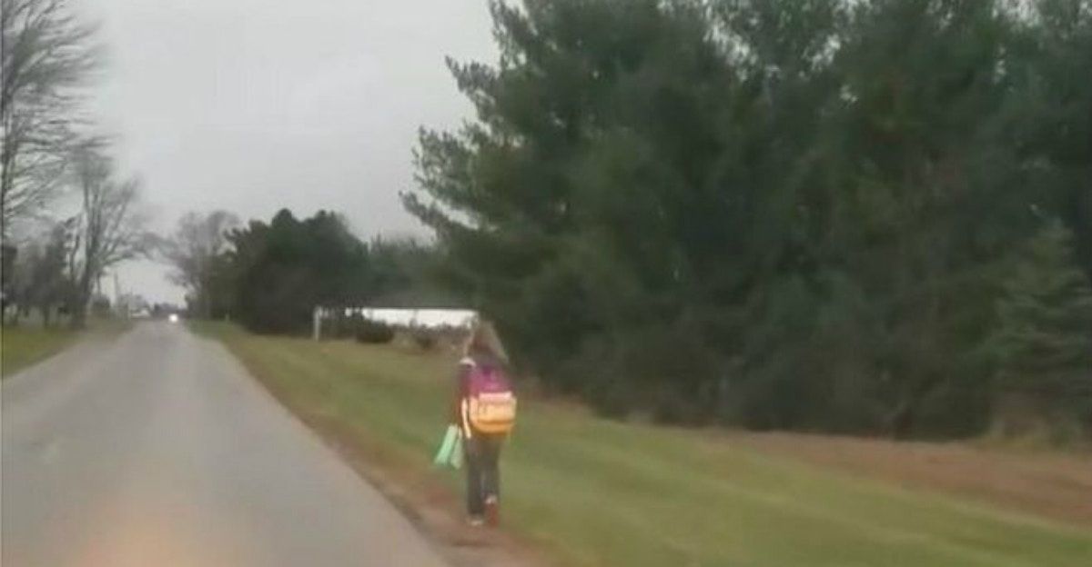 This Dad is going massively viral after making his ‘bully’ daughter walk 5 miles to school. u.pw/2rnC3H0