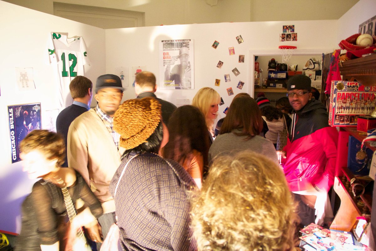 Savingourstyle's tweet photo. Happy 6th anniversary to our #90sStateofMINE art exhibition at Land of Tomorrow art gallery!
#Louisville
#art
#RIPLot https://t.co/8N733jxgDA