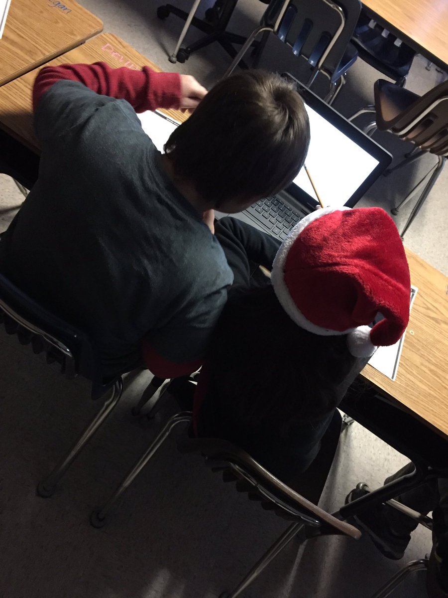 Pam_S_Clay's tweet photo. Students at Tynes Elementary read a #readyreading passage then collaborate together to answer questions on their Chromebooks and  annotate the text to show evidence of why they chose their answers. Great use of tech, TES! #1toOneClay #ElevateClay @oneclayschools @TynesTigers https://t.co/PDCkdNWo1r