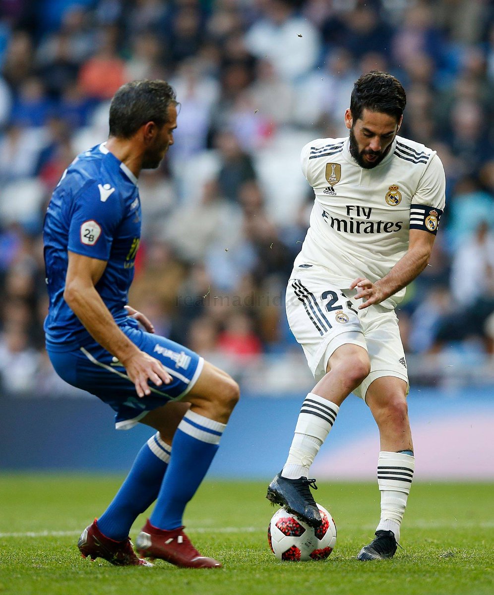 #RealMadridMelilla 6-1 @isco_alarcon recupera la actitud ante la @UDMelilla #RealMadrid. El genial centrocampista malagueño del @realmadrid se reivindicó con un doblete en nuestro querido #EstadioSantiagoBernabéu, tras dos meses y medio sin marcar. #RMCopa #RealMadrid #APorLa20