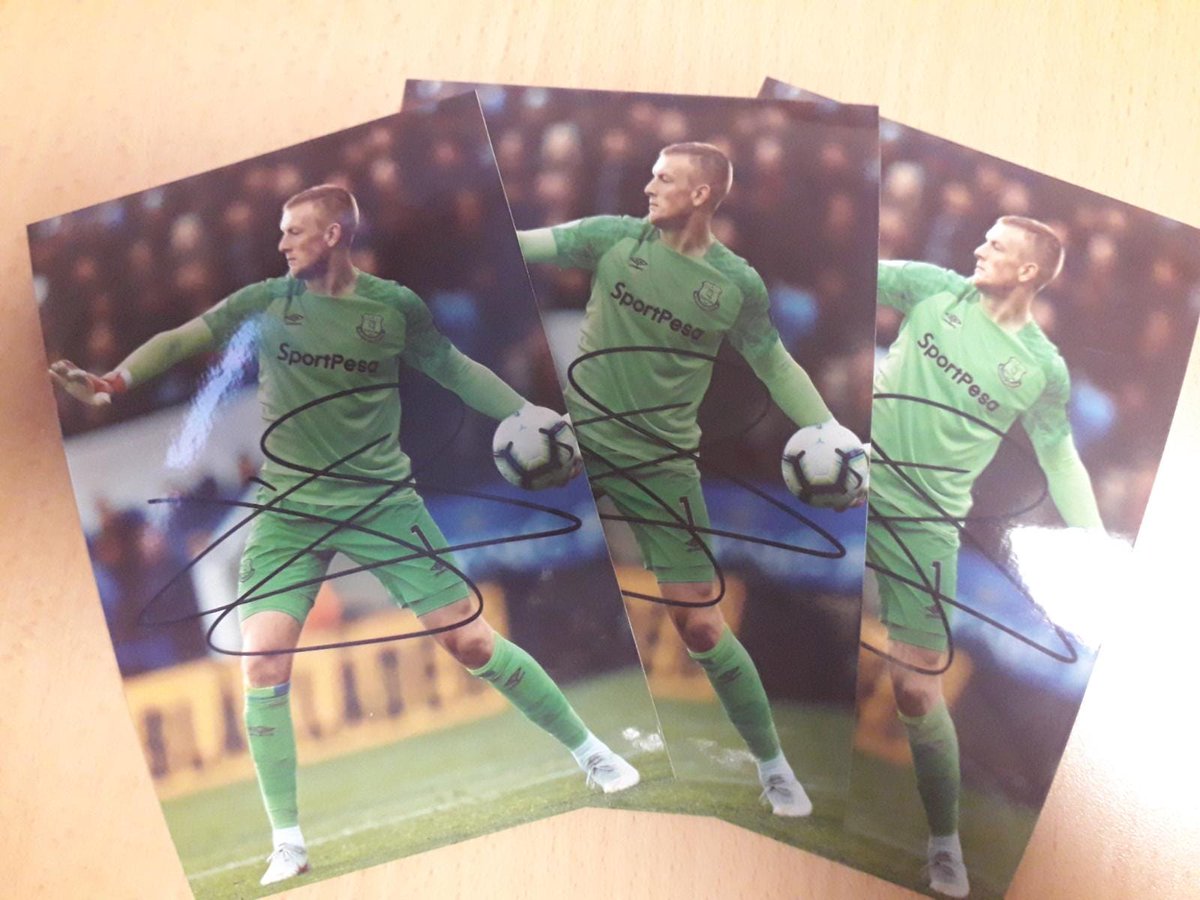 EFC_FansForum's tweet photo. To be in with a chance of winning one of ten @JPickford1 photos with signature just RT. Winners chosen at random on Saturday! https://t.co/UfWU1yE7s9