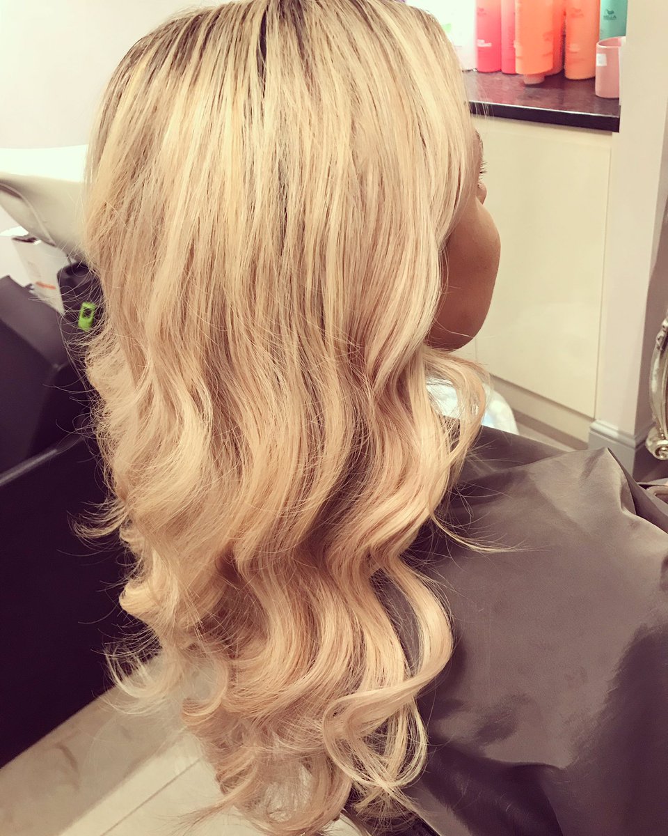 halamsalon1's tweet photo. Hair Extensions ✨
.
Half Head of hair extensions using @beauty_works and styled with @CloudNineC9 irons.
#halamsalon #newark #nottinghamshire #hairextensions #beautyworks #hair #salon #hairsalon https://t.co/I4CnnfaO3T