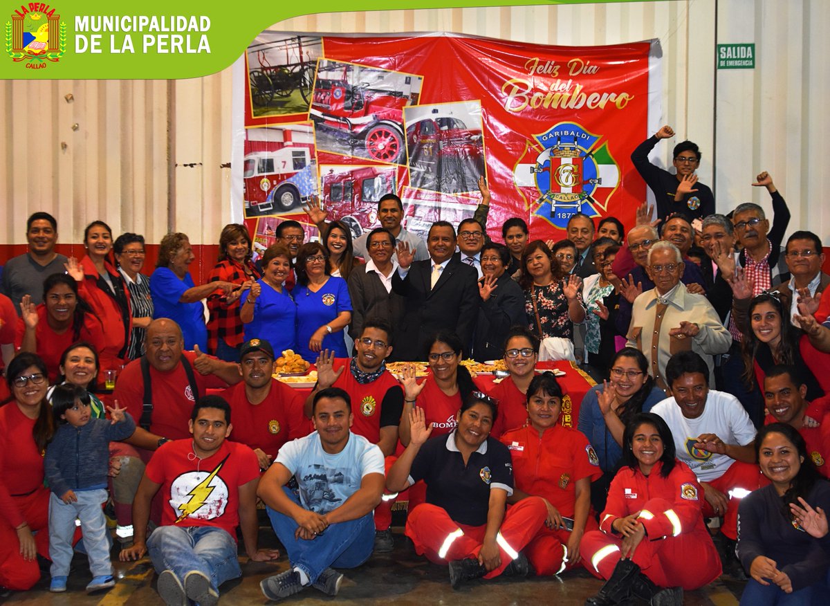 En el marco de las actividades por el Día del Bombero, el alcalde Kurly Arana asistió a la Compañía Garibaldi N. 7 de La Perla para saludar a los miembros del cuerpo bomberil.