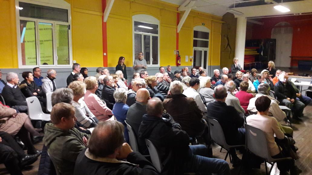 Amiens - Les habitants de la Neuville et de la Vallée réunis ce soir pour parler du désenvasement des rieux de l'Etat dans les hortillonnages. Des échanges concrets, vifs et sincères. J'adore ! 

Merci de votre venue, et de vos paroles. Merci à la mairie pour la salle.