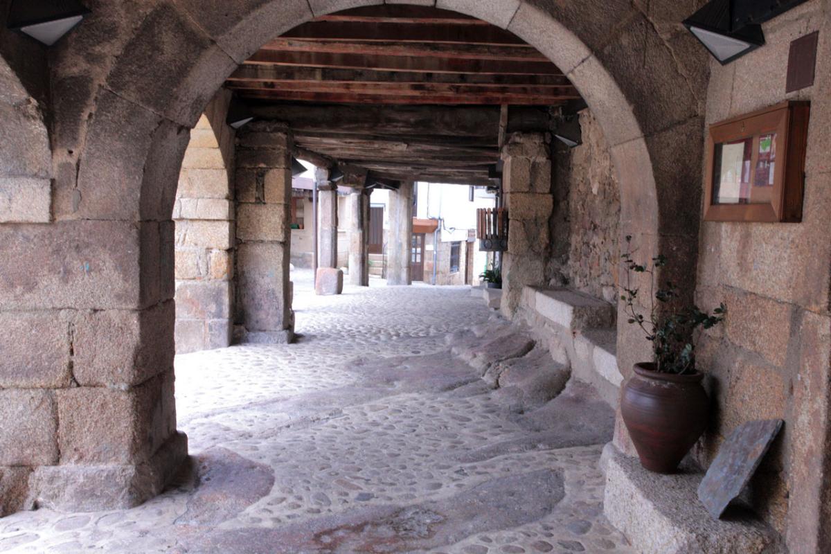 No podía acabar el año sin que #Extremadura tuviera un pueblo en la lista de los más bonitos de España. Si no lo conoces aún, #SanMartínDeTrevejo merece mucho la pena. ¡Te va a sorprender! 😊 #SierraDeGata  ow.ly/V5qR30mToZA