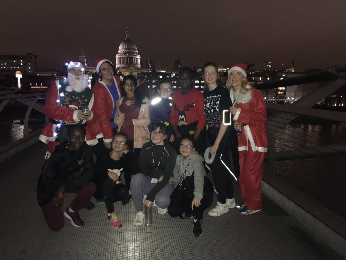 NewsteadWoodPE's tweet photo. Santaโs in the city! Great work girls @NewsteadWood #futureversity #thisgirlcan #socanmrhunt https://t.co/2YaNtATSTi