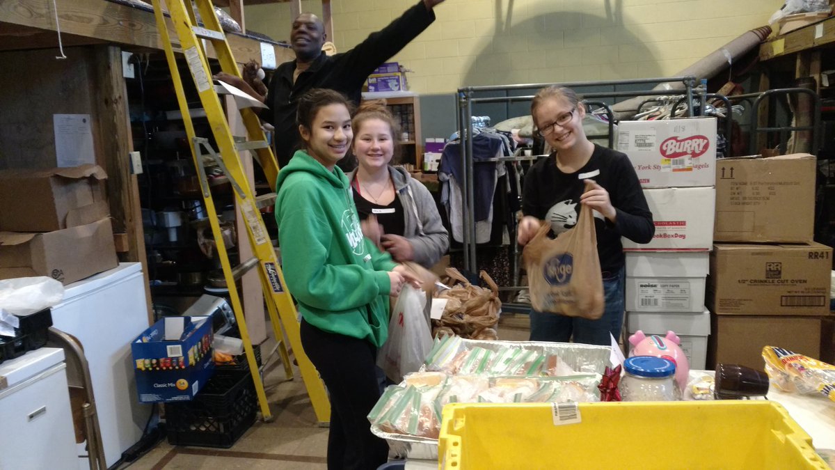 theopenshelter's tweet photo. Thank You to @DMSIrish 8th Grade Students for making sack lunches &amp; volunteering with us this week! https://t.co/V4o1fmWywx