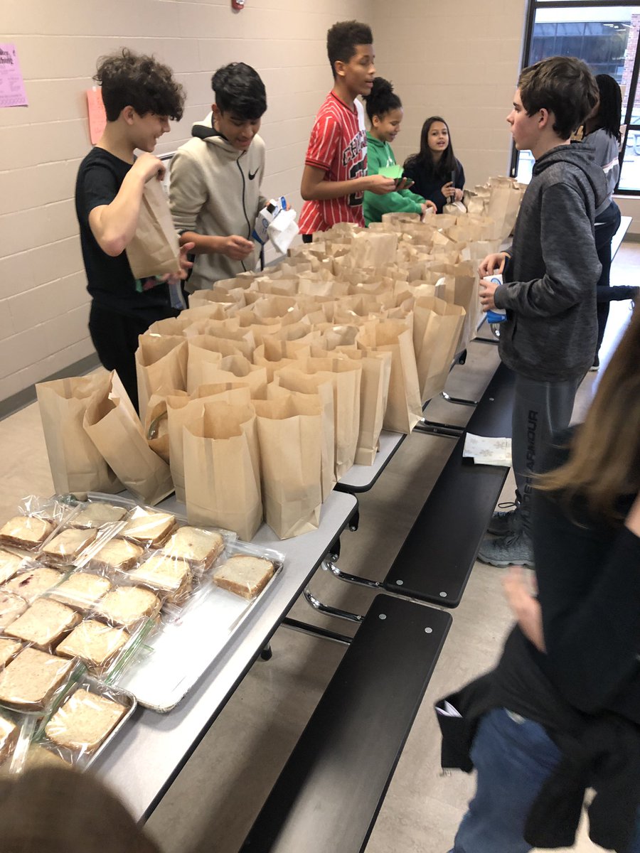 theopenshelter's tweet photo. Thank You to @DMSIrish 8th Grade Students for making sack lunches &amp; volunteering with us this week! https://t.co/V4o1fmWywx
