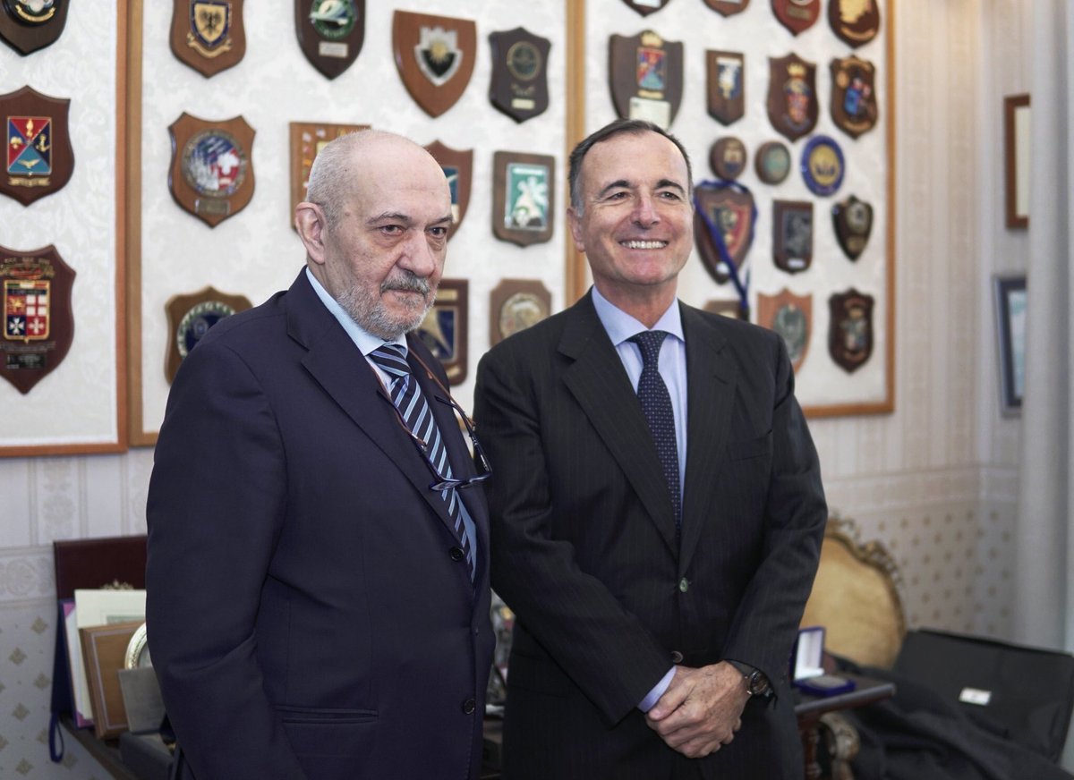 SIOItweet's tweet photo. 🎓 Accordo quadro siglato con Unitelma Sapienza! Il Presidente della #SIOI @FrancoFrattini e il Rettore di @UnitelmaTweet, Antonello Folco Biagini, hanno siglato l'intesa per la realizzazione congiunta del Master in studi artici e del Master per le funzioni internazionali. 🖊️ https://t.co/Zxu9g7kwv0