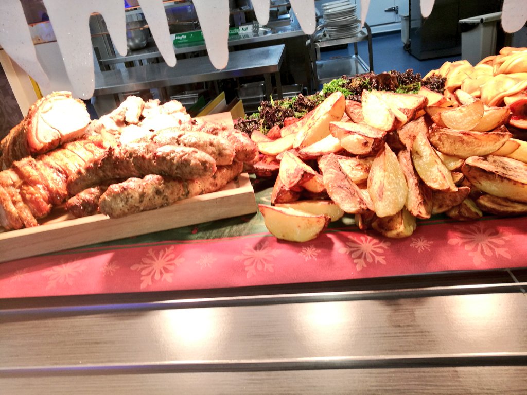 Christmas market theme today <a href="/HabsAdamsGS/">Haberdashers' Adams</a> for the whole school population to enjoy. Went down a festive treat <a href="/Magsheadchef/">Margaret Obrien</a> <a href="/leesaowenx/">Leesa Owen</a> <a href="/chefbrewster/">Gary Pyatt</a> thanks all for your hard work <a href="/CateringAcademy/">Catering Academy</a>  @Servest_UK @ServestFoodCo #teamworkmakesthedreamwork 🌲❄️🌲❄️🌲❄️🌲❄️🌲❄️🌲❄️🌲❄️