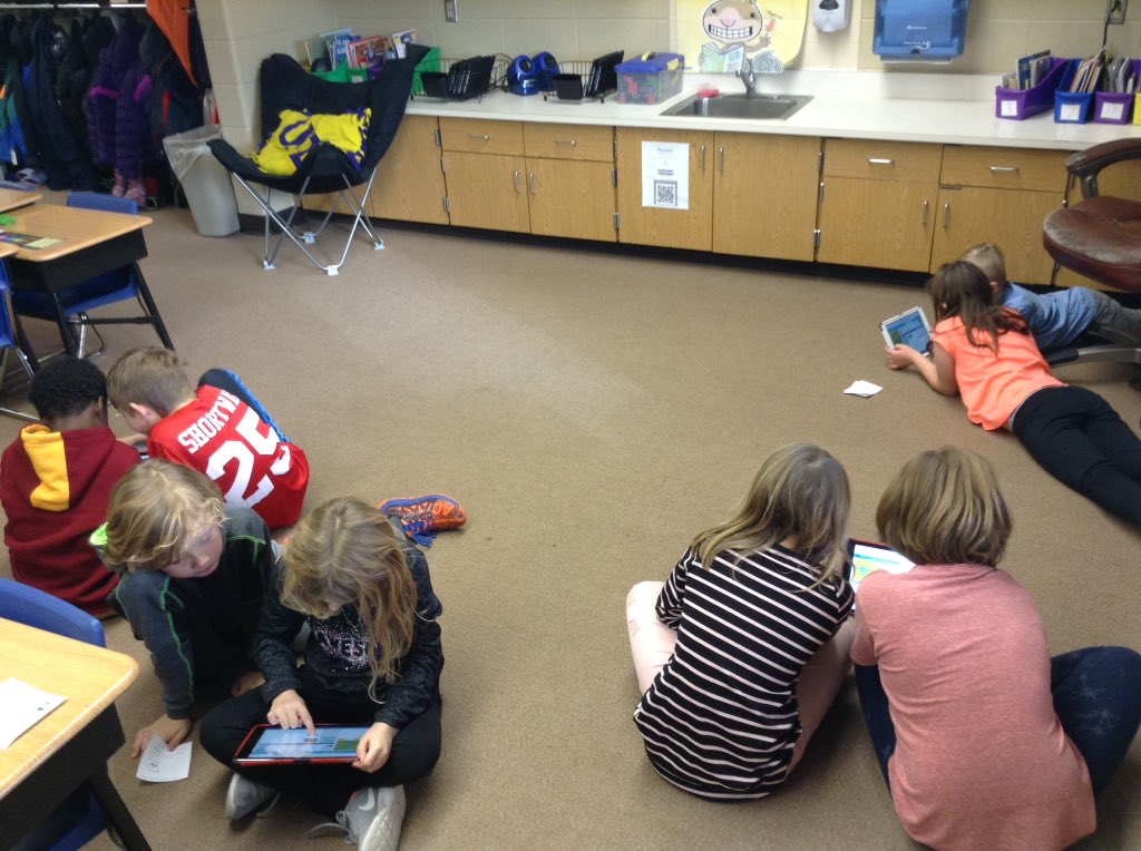 Hansen2ndGrade's tweet photo. Our first day on https://t.co/9yIYFQOxS3 was intense!! #LotsOfThinking #ComputerScience #TeamworkMakesTheDreamWork https://t.co/hXXJExsi9N