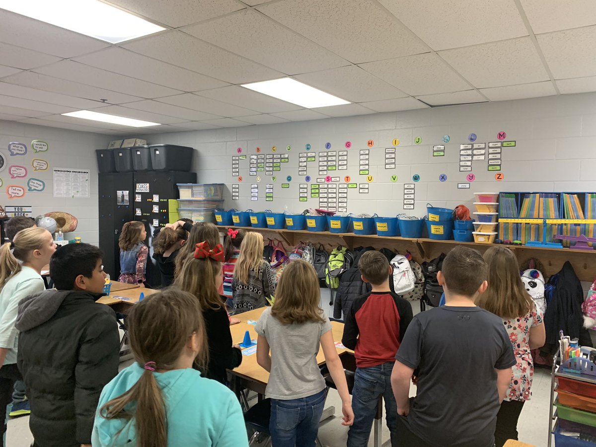 PrichardElemen1's tweet photo. Mrs. Harpers 3rd grade class had some excellent bodily-kinesthetic learning going on today.  Acting out words from the word wall. Singing, dancing, and movement! #pyjpride https://t.co/MSjvoiAsJw