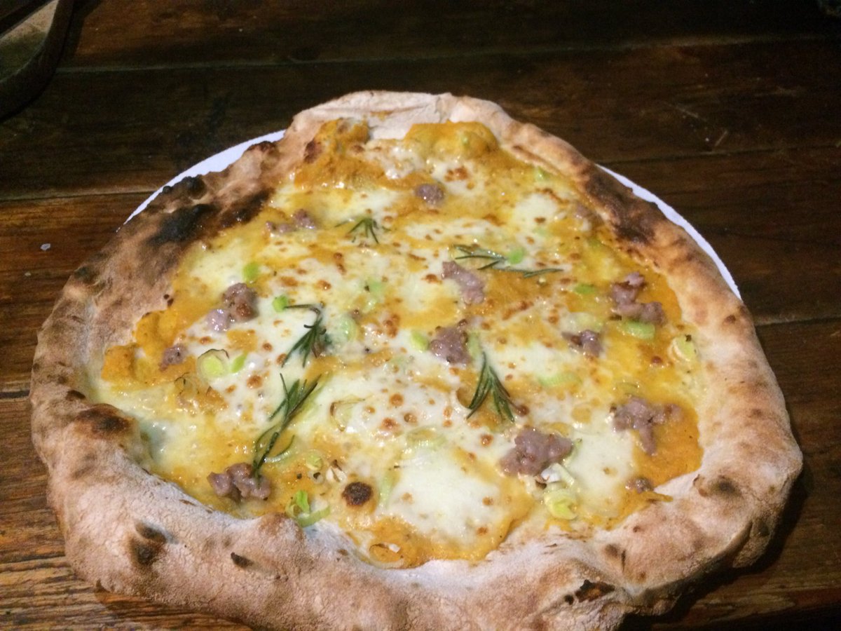 RustBPizzaCo's tweet photo. I introduce you #PUMKIN #pizza 😍😋✌️#woodfiredpizza #zucca with #rosemary #babyleek #mozzarella option with fresh #pork #sausage or #smoked #pancetta #bacon or #vegan or #vegetarian #extravergin #olive @visitgreenwich @visitlondon @royal_greenwich #quality #nutrition https://t.co/wHbCTzG2ii