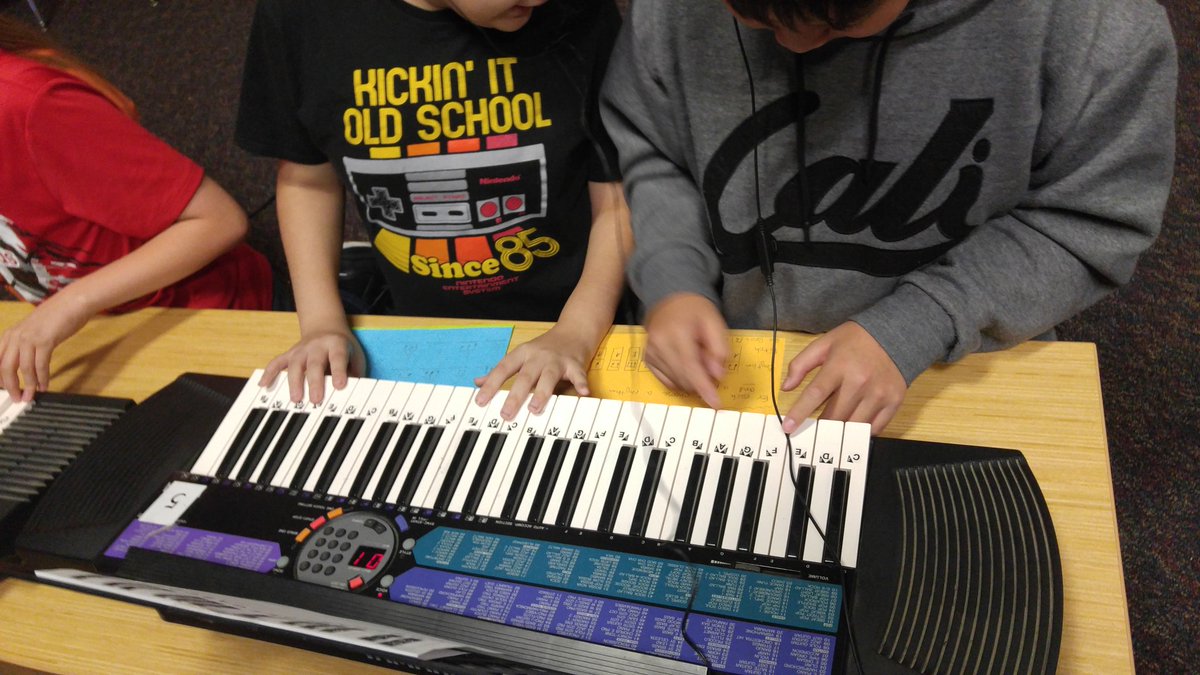 MusicRosedale's tweet photo. 6th graders engaged in our group composition project #create #weareallartists https://t.co/v2b21Z5nKS