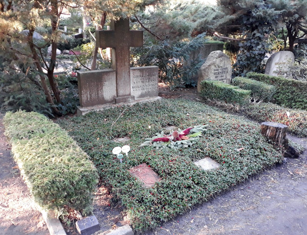 14\\ The grave of Werner Sombart (1863-1941) at the Waldfriedhof Dahlem (Dahlem forest cemetery). Sombart has an honorary grave (Ehrengrab) of the state of Berlin. Unfortunately, his headstone is barely recognisable.