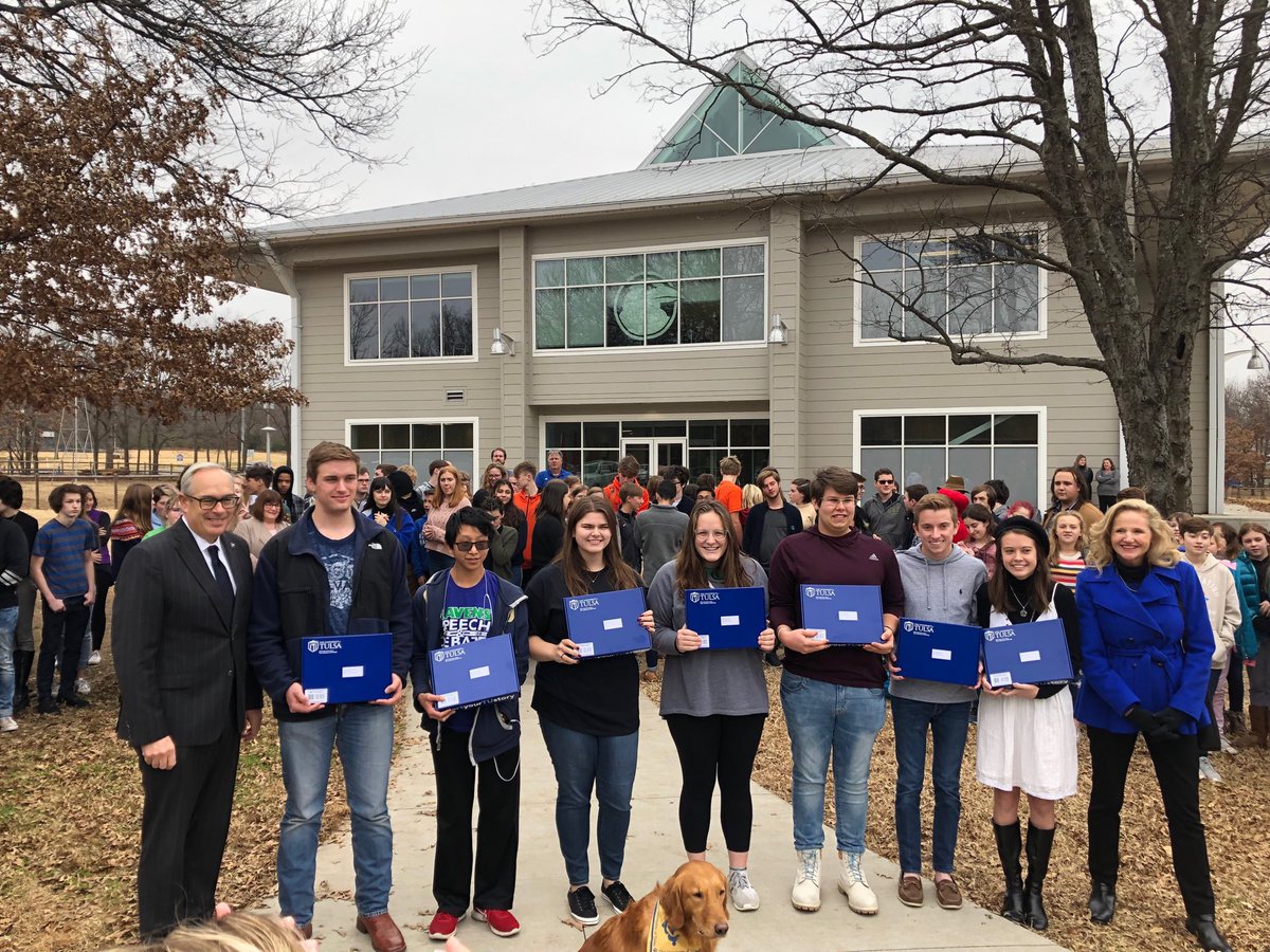 JerryBates13's tweet photo. President and Mrs. Clancy @UTulsa delivered acceptance packets to 7 deserving seniors. Such a great tribute to our students and our relationship with TU. Go Hurricane! Thanks to the Clancy’s for a special day at Riverfield! https://t.co/tUaPAjH0Kf