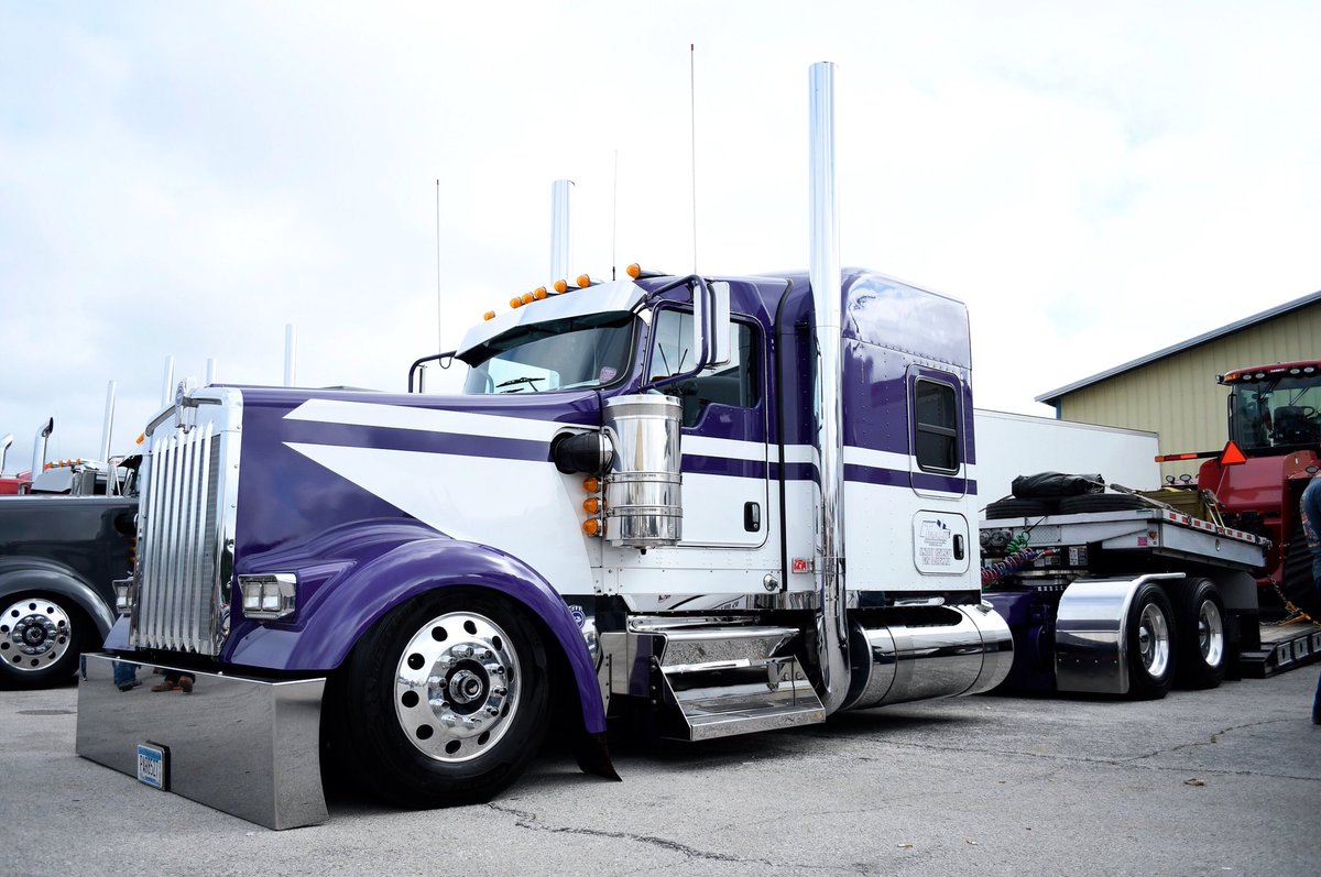 SinCityStainles's tweet image. Here’s a beautiful purple #KDub for your Thursday! 😈 The week is winding down, so don’t forget to check out our Lady Luck’s Deal of the week in our previous post! You don’t wanna miss it 😏 @KenworthTruckCo