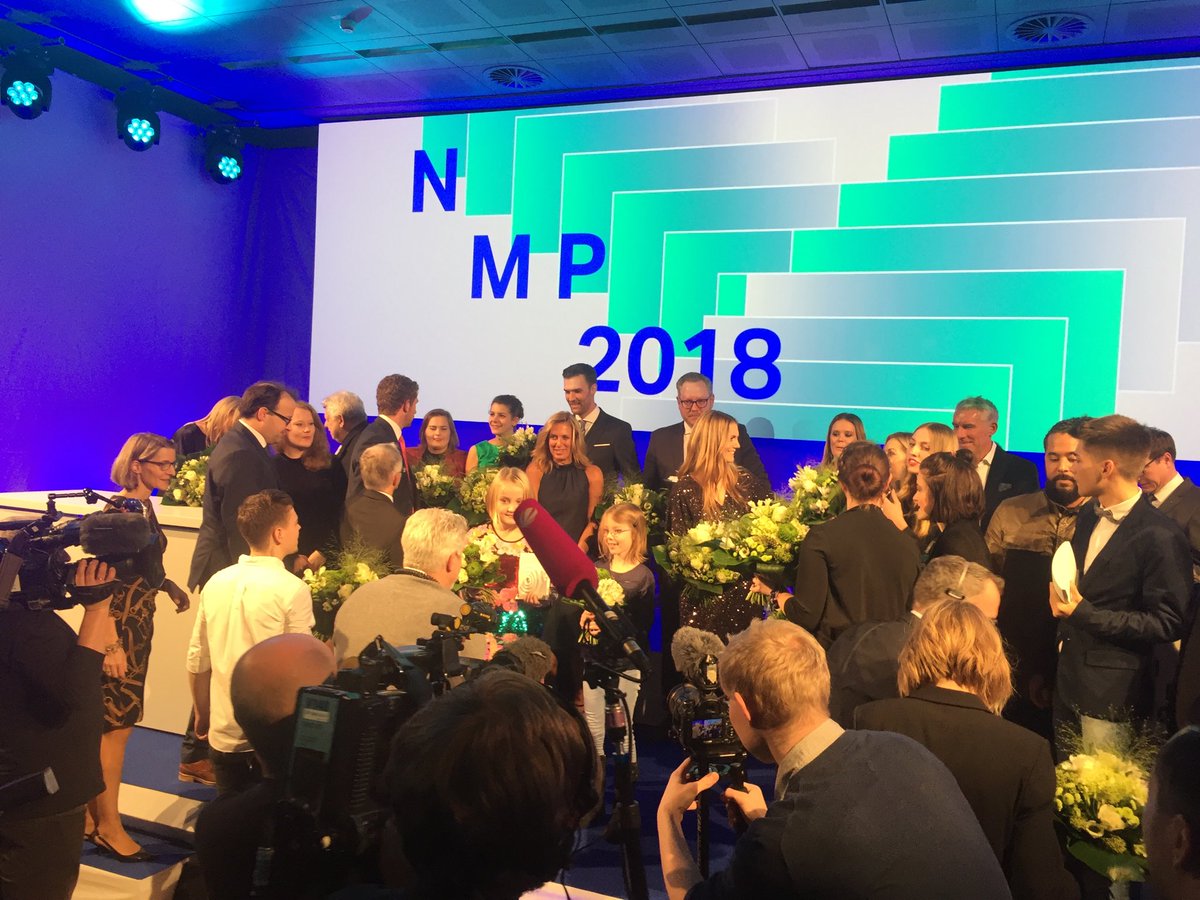 ThomasStruk's tweet photo. Jetzt kann‘s Weihnachten werden - der niedersächsische Medienpreis ist vergeben #nmp18 https://t.co/aZkguQeqiI
