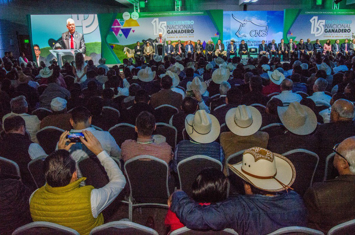 vmva1950's tweet photo. Un gusto haber participado en el 15° Encuentro Nacional Ganadero de la @CNOG_MX, donde servidores públicos de la #SADER presentan programas y acciones a desarrollar por el #GobiernoDeMéxico @OswaldoChazaro https://t.co/QUwQWWd6eL