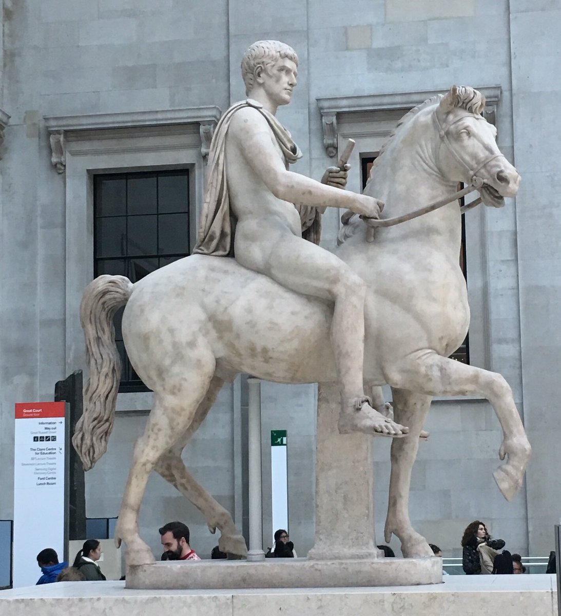 Alan_Measles's tweet photo. The @britishmuseum has the memorial to the first person who died because of texting whilst driving https://t.co/XCCOcRnCaL
