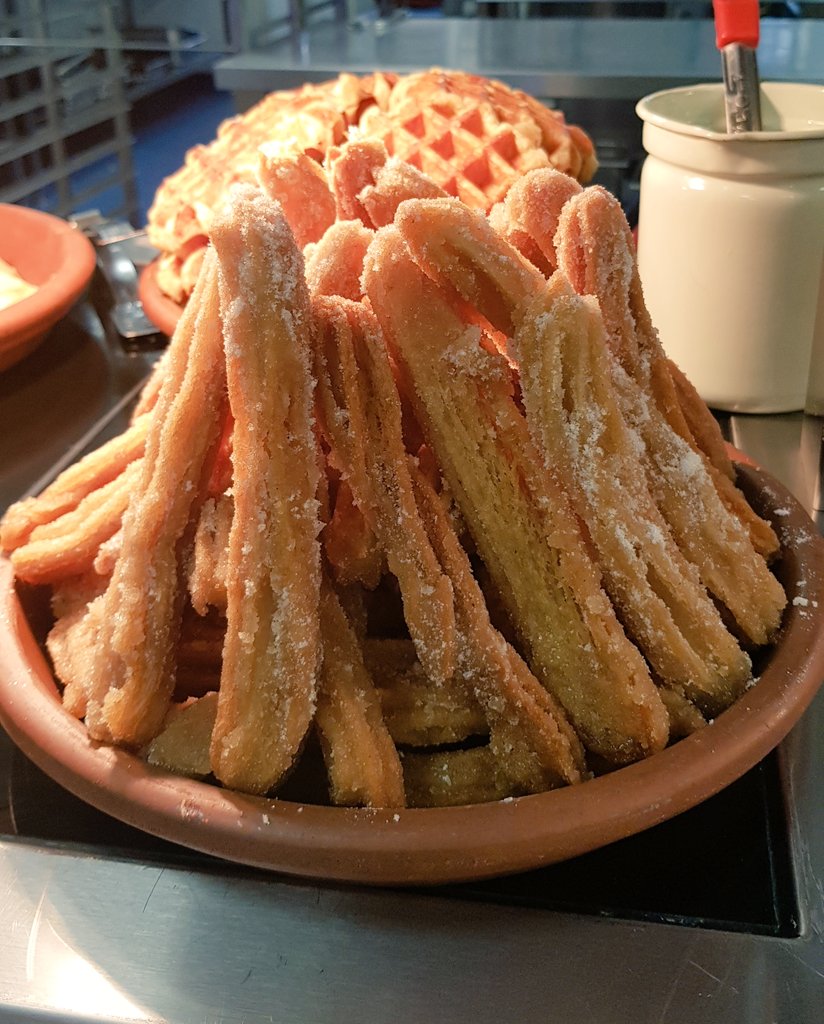 Desserts for our Christmas market day all thanks to @chefdaz_HA <a href="/Magsheadchef/">Margaret Obrien</a> @susanhodson7 🎄❄🎄 <a href="/CateringAcademy/">Catering Academy</a> @Servest_UK @ServestFoodCo #churros #waffles #topofthepots 🎄❄🎄