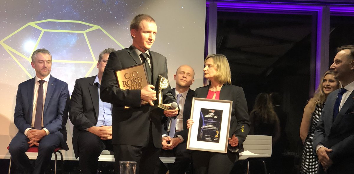 NikodemBT's tweet photo. Michał Głowiński szef HL Tech, zwyciężył konkurs #CIO2018 👏👏👏 i został uznany najlepszym szefem IT w PL 2018 roku. (kiedyś Michał był szefem pionu programowania @COIgovPL odpowiedzialnym za budowę softu Systemu Rejestrów Państwowych i członkiem Rady Nadzorczej @exatel_pl) https://t.co/q3cIi0xhcw
