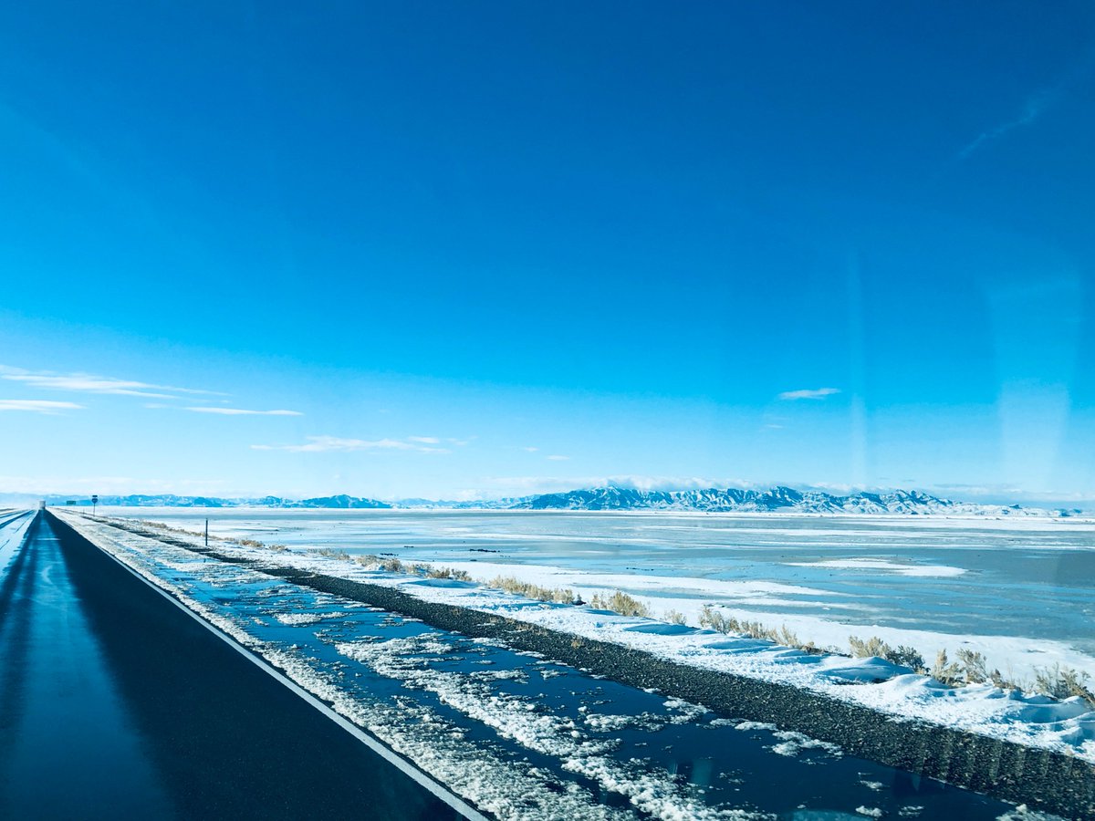 mareeofficial's tweet image. Do you know we travel?! Today our crew is in Sacramento installing a bed for one of our clients. Don't let your distance keep you from a custom-designed MAREE bed! bit.ly/2MmeGda