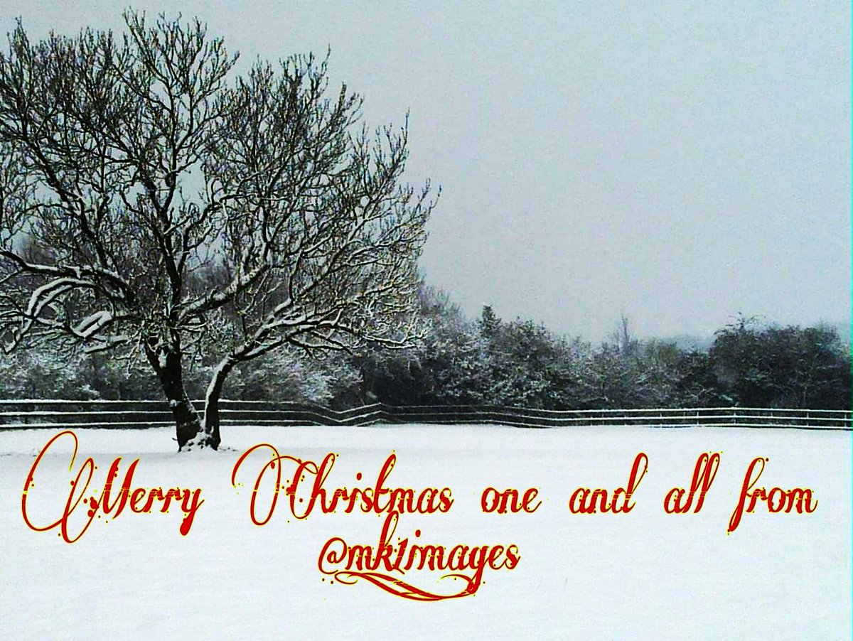 Merry Christmas to you and your families I hope you have a fantastic Christmas and a even better new year.

Original picture is from 2010   #ameturephotographer #lifethroughalens #500pxrtg #ukapg #ukphotography #snow #snowpictures #derbyshire #carsingtonwater