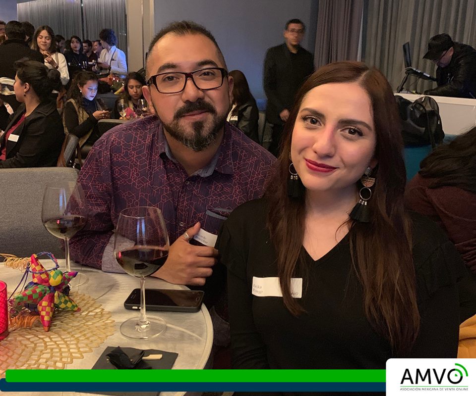 PengoMx's tweet photo. Nuestro equipo sacando provecho de sus conocimiento sobre #ecommerce durante la posada de la @amvomexico a quienes agradecemos su contribución a la industria de comercio electrónico en México. #FelizJueves https://t.co/2wnAXxb7Jo