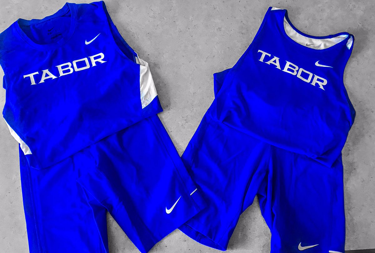 TaborTrackField's tweet photo. 🚨New Gear🚨
.
.
.
The Bluejays are ready to compete this weekend in Nebraska! Before we set off for Christmas Break.
#ThrowU #JumpCity #SprintSquad https://t.co/kgoFuIQ365